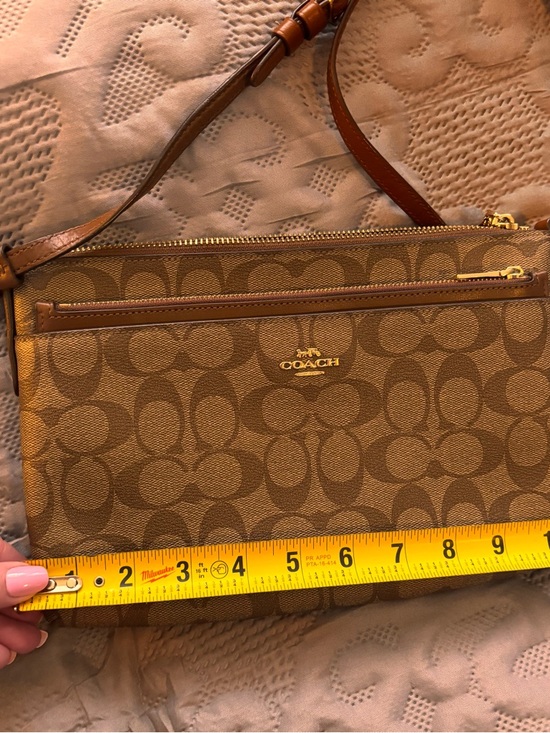 Coach Tan Signature Canvas Crossbody with Leather Pouch excellent condition - Picture 3 of 9
